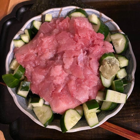 酢ときゅうりを追加したマグロ丼の画像