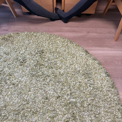 読書中も身体をくっつける不思議の画像