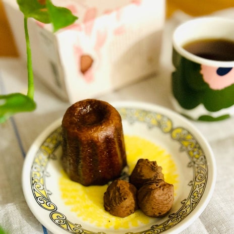 久しぶりにカルディのトリュフとカヌレの画像