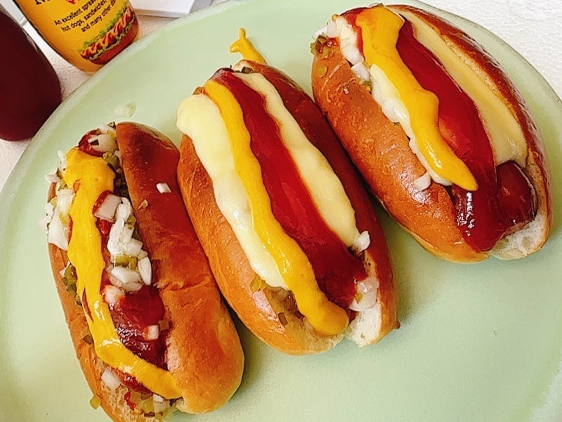 ソースが決めてのホットドッグの画像