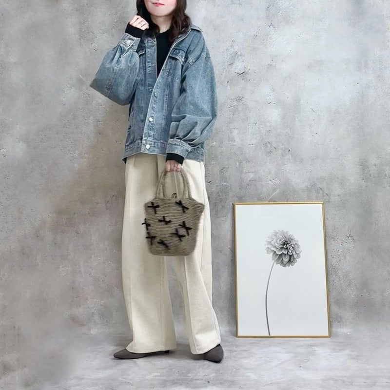 シルエットがキレイな大人のパンツの画像