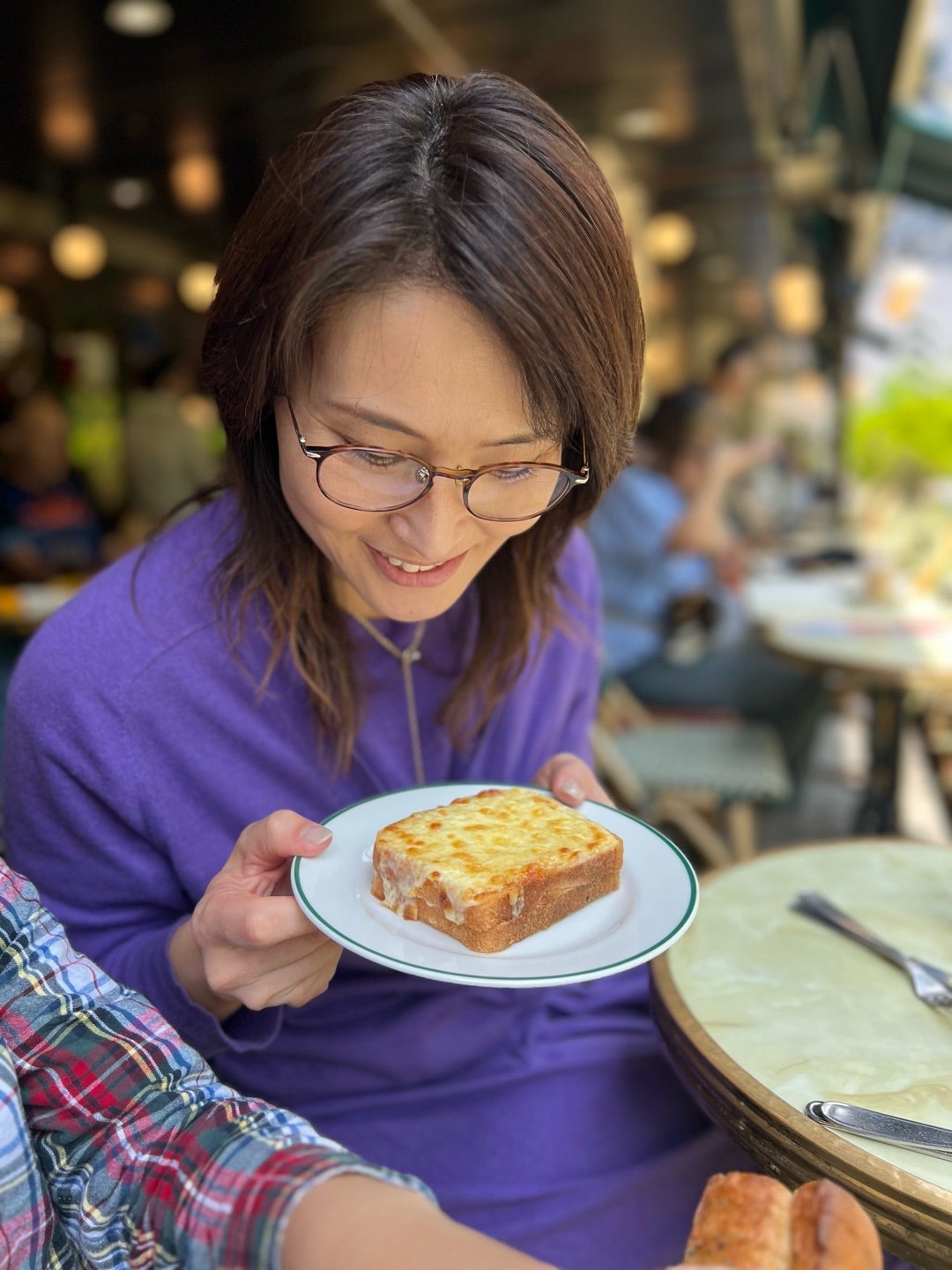 宮崎謙介 妻＆息子とのブランチ