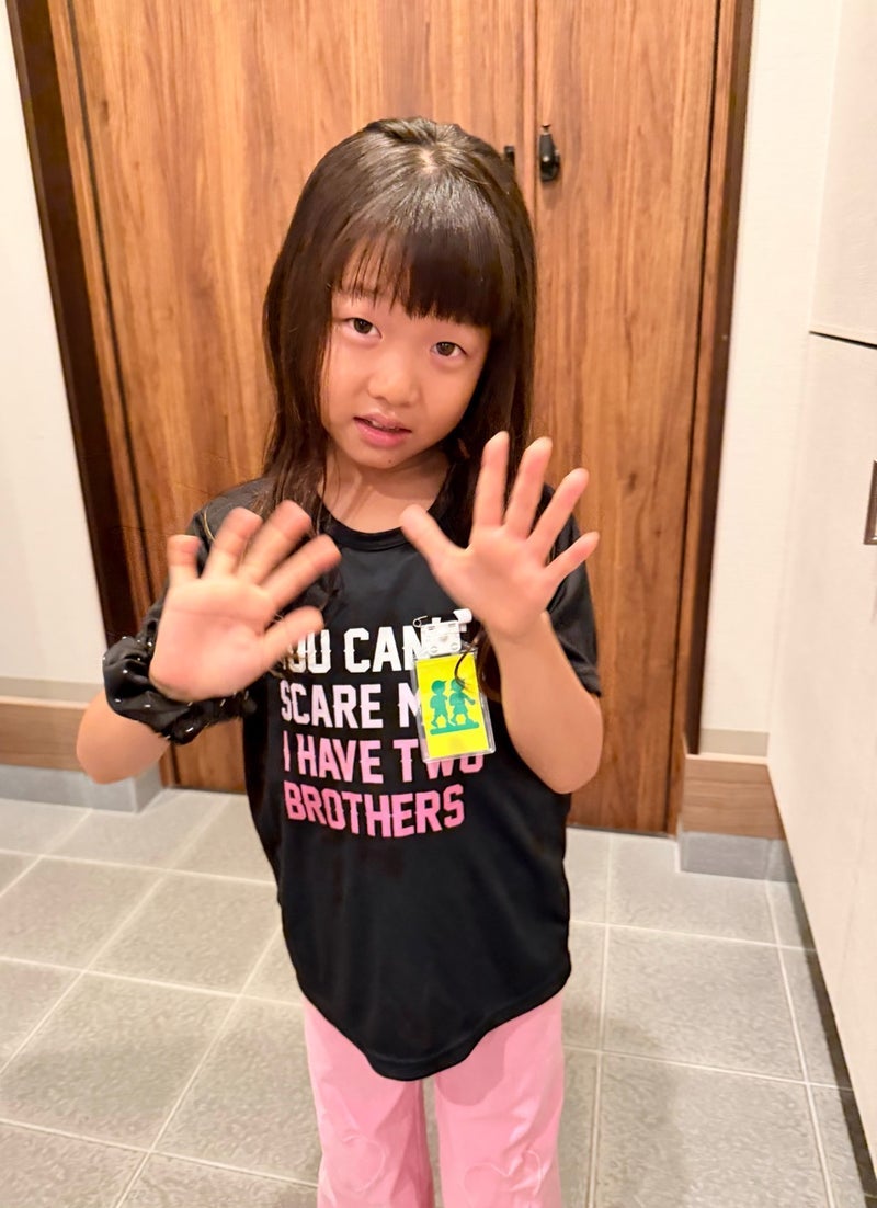 小原正子 寂しくも笑顔で登校の子の画像