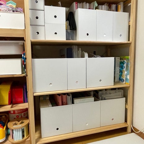 一人では難しい子供部屋の棚の組み立ての画像