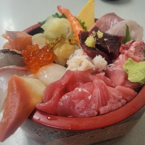 早朝から食べた1800円の海鮮丼の画像