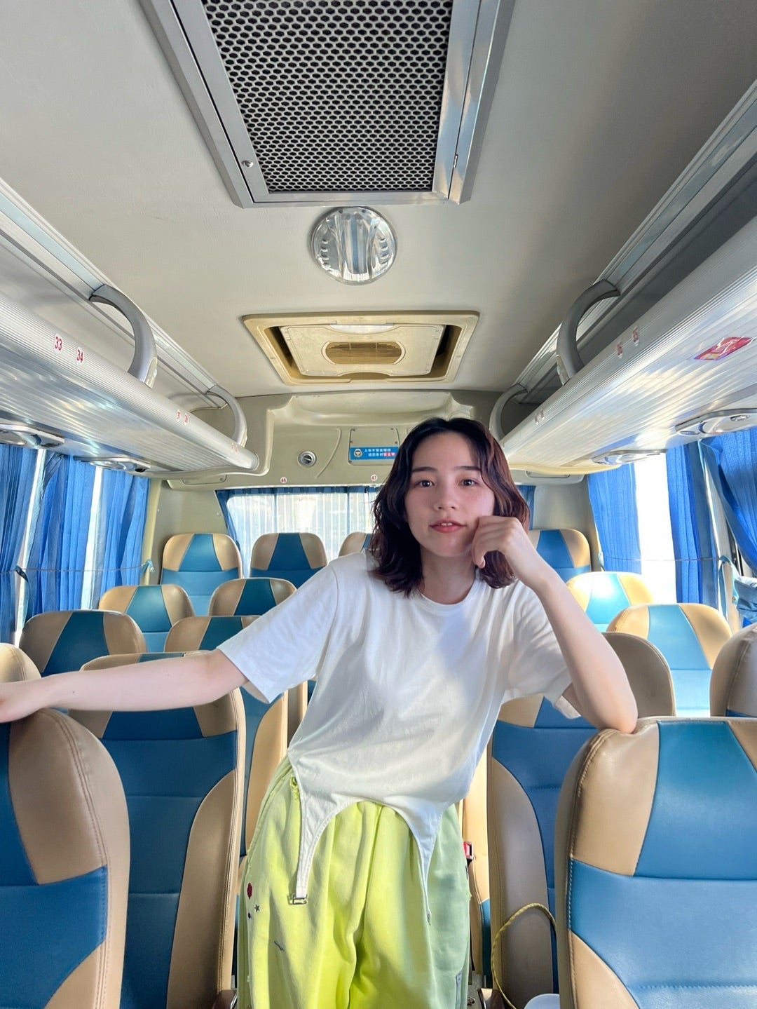 のん 空港から大きなバスで移動