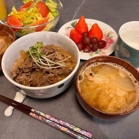 時短で最高だった晩ご飯の牛丼の画像