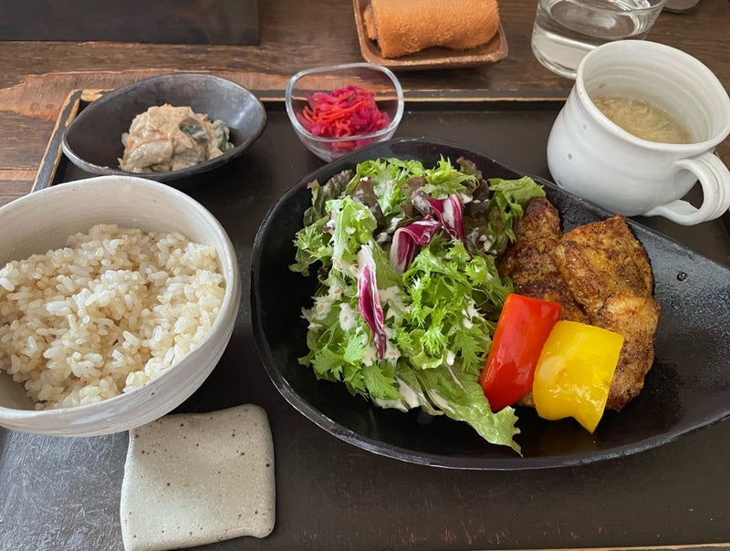 お気に入りのカフェでの玄米ご飯の画像
