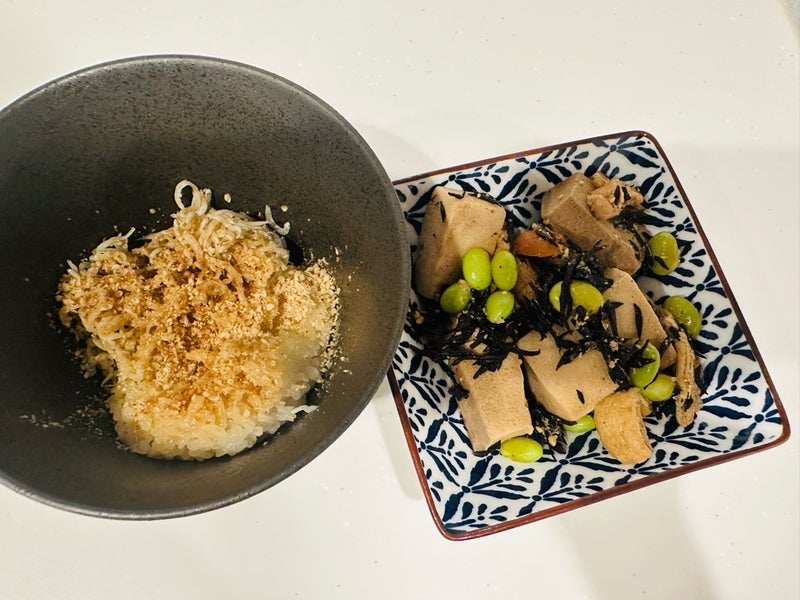 仕事終わりに夫が買った半額寿司の画像
