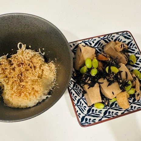 仕事終わりに夫が買った半額寿司の画像