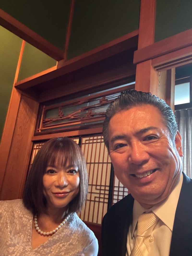 堀ちえみ 夫婦で揃ってオメカシの画像