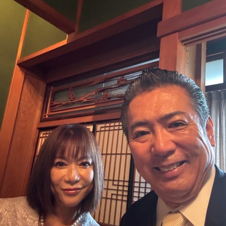 堀ちえみ 夫婦で揃ってオメカシの画像
