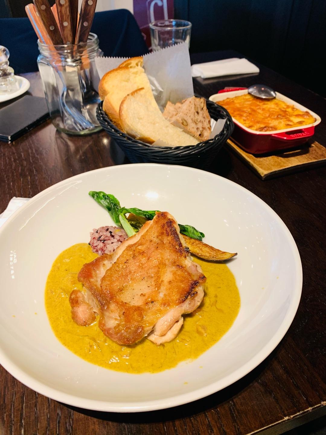 平日に行列できてた店でのランチの画像