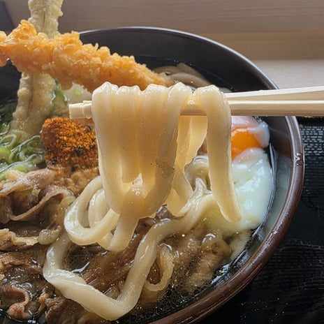 お餅のようなモチモチ食感のうどんの画像