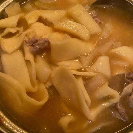 野菜たっぷり太いほうとうと鶏肉の画像