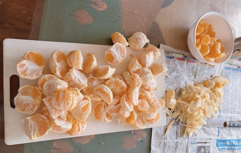 義母が剥いてくれた大量の八朔の画像