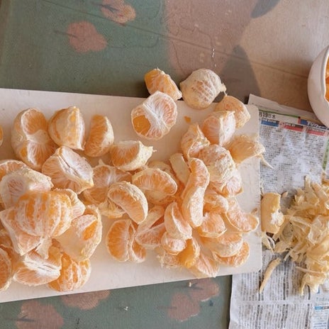 義母が剥いてくれた大量の八朔の画像