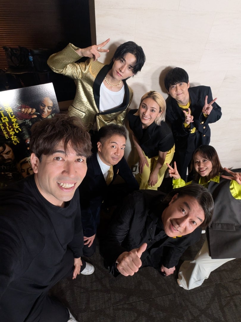 サッシャ 加藤浩次らと集合shot