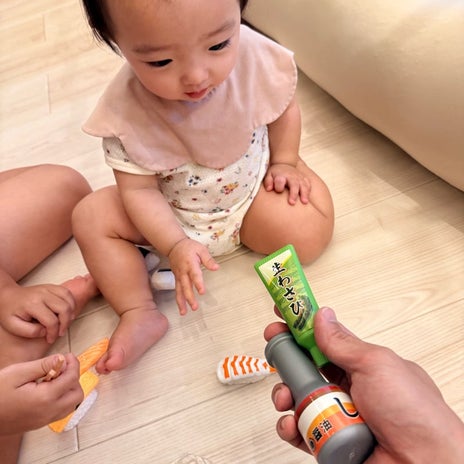 杉浦太陽 寿司遊びする仲良し兄妹の画像