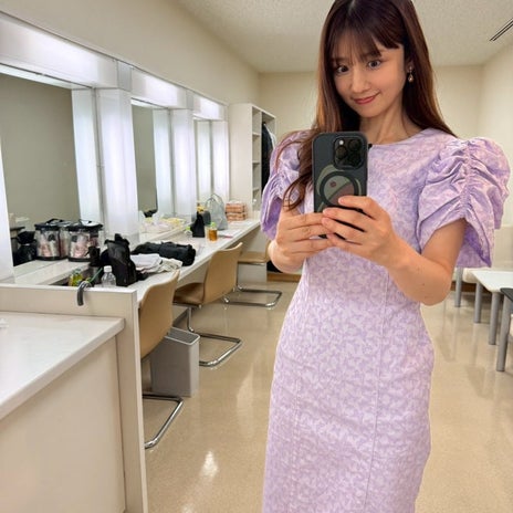 小倉優子 収録用のワンピース姿の画像