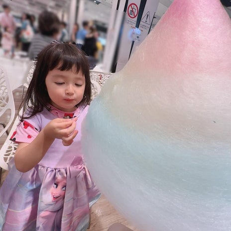 川崎希 娘の身長ほどあるお菓子の画像