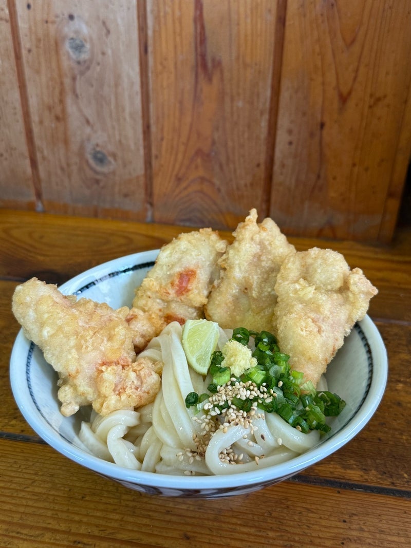 とり天が半端なく大きい讃岐うどんの画像