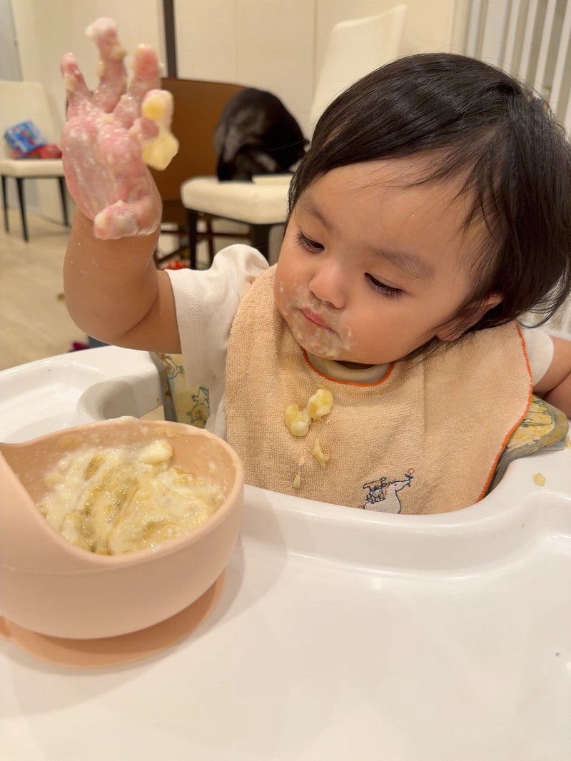 アレク 手掴み食べする娘と大変な毎日の画像