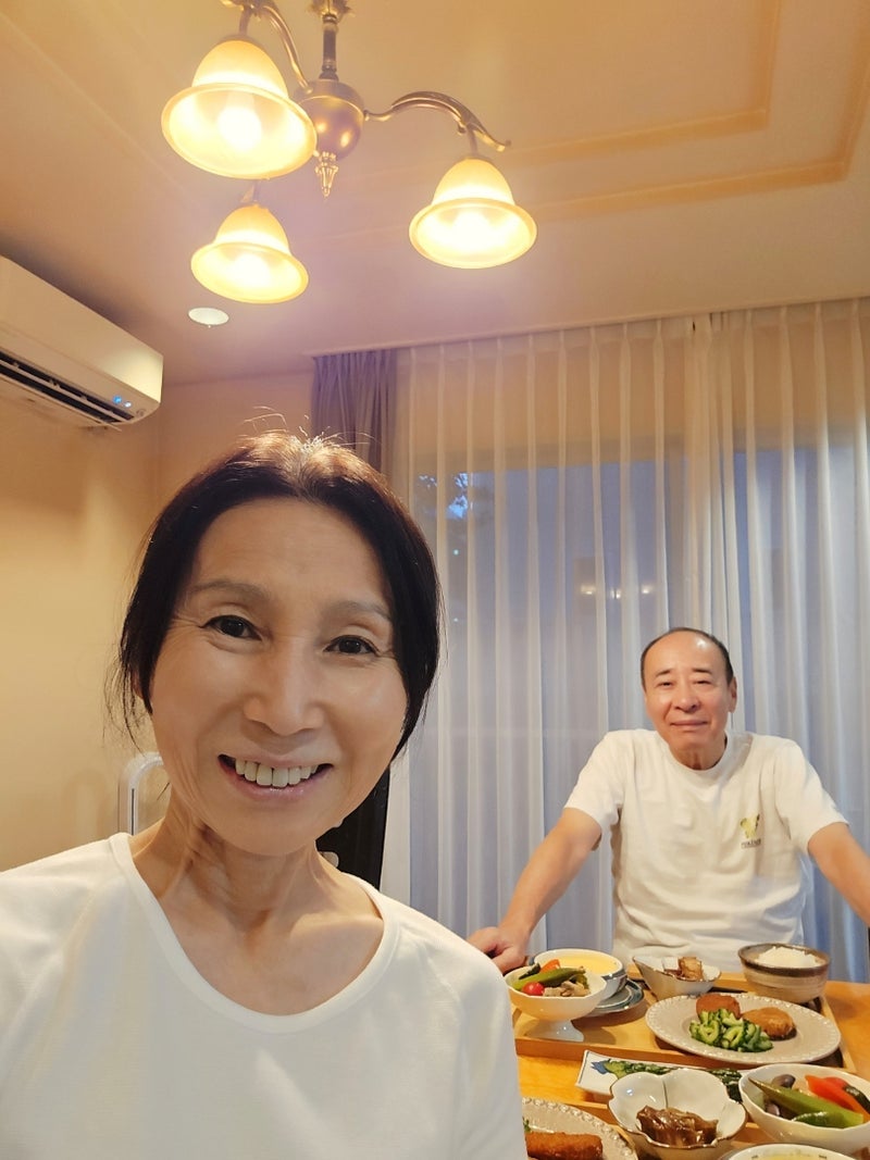 角煮とメンチカツのある晩ごはんの画像