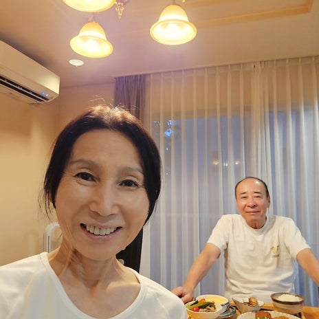 角煮とメンチカツのある晩ごはんの画像