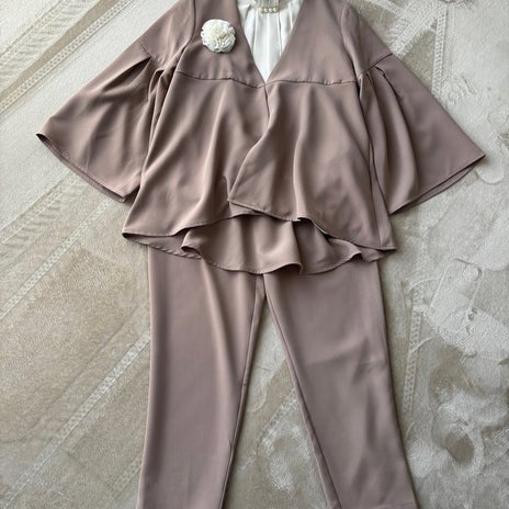 歩きやすいヒールでの大学入学式の画像