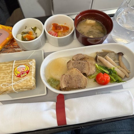 薬丸裕英 機内食で出た珍しい牛タンの画像