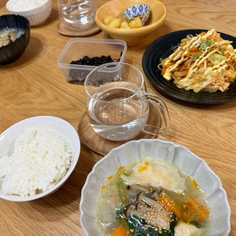 家にあるもので済ませた日の夕食の画像