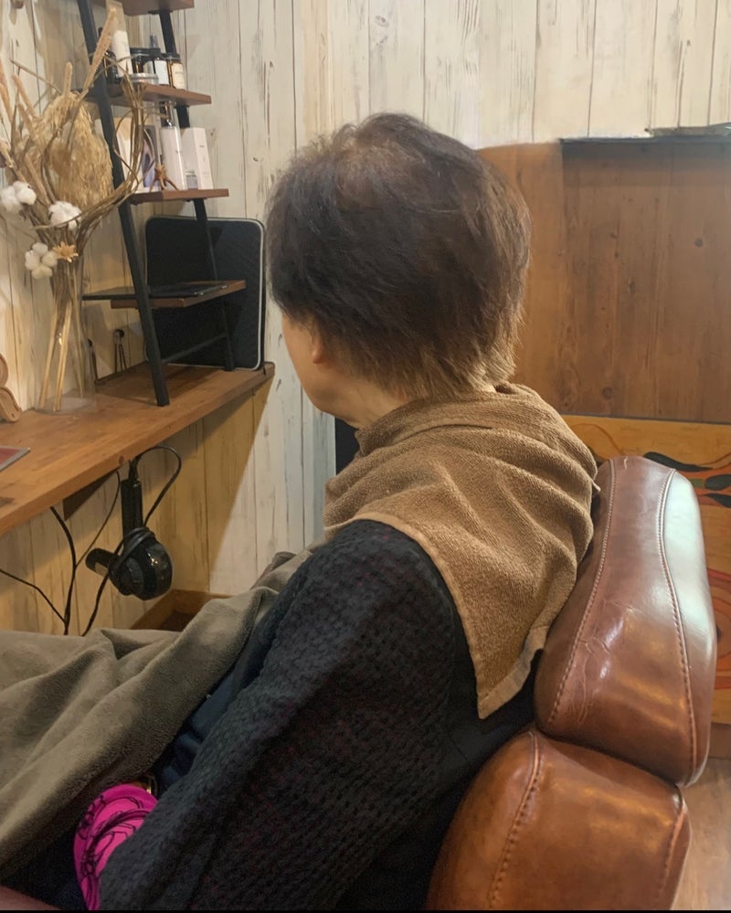 市川由紀乃 母と二人で美容院への画像