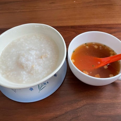 鶏がゆとスープを完食したお昼の画像