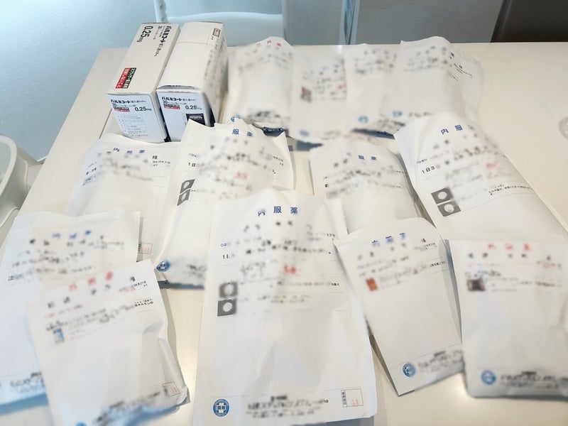 かかりつけ小児科のすごい量の薬の画像