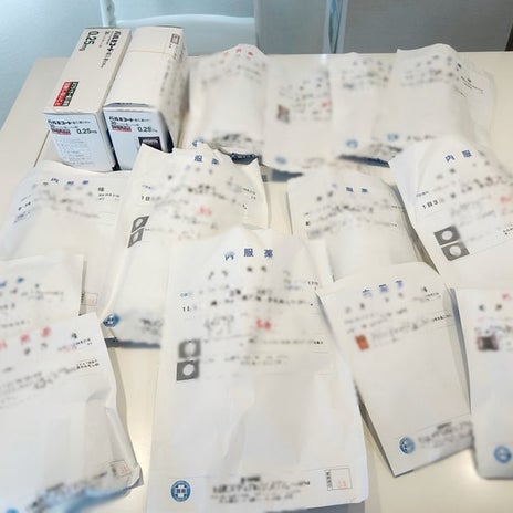 かかりつけ小児科のすごい量の薬の画像