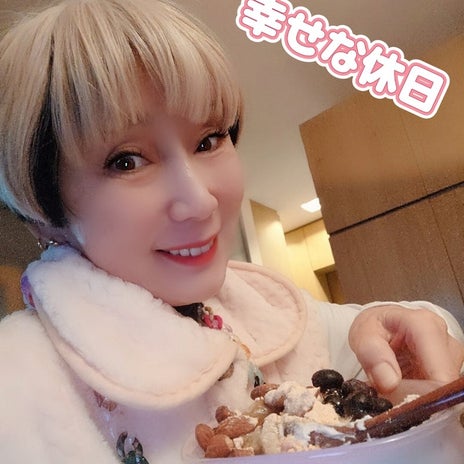 秋野暢子 夜ご飯は家族でお寿司の画像