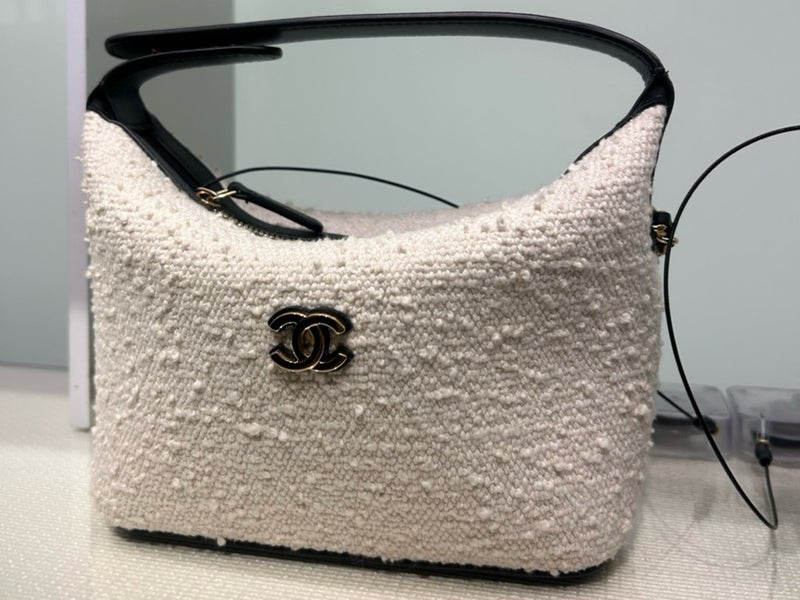 CHANELの開け閉めが硬いバッグの画像