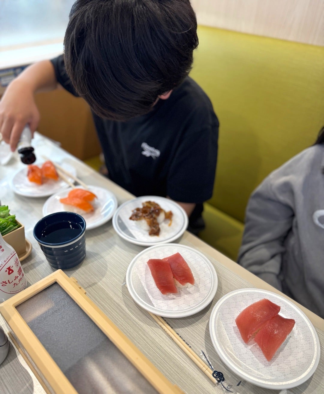 子供達のリクエストではま寿司へ