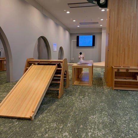 休日には行かないと誓った遊園地の画像