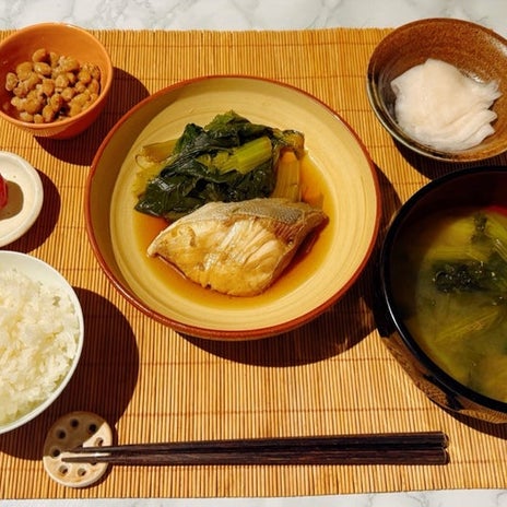 寝相の悪さに癒された和定食の朝の画像