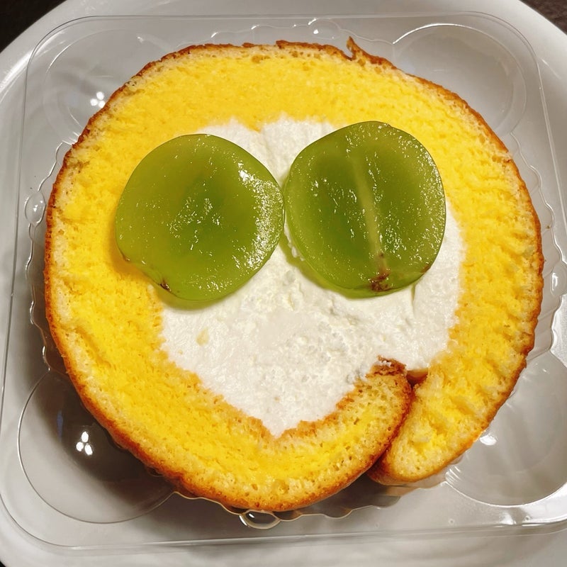 シャトレーゼの期間限定ロールケーキの画像