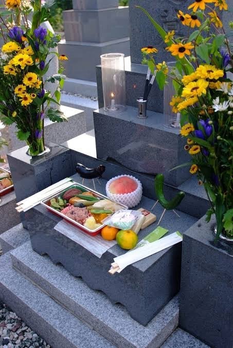 祖母の遺言で線香を立てない墓参りの画像