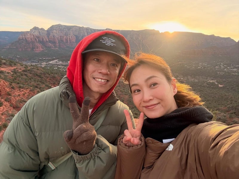 藤本美貴 家族でセドナの初日の出の画像