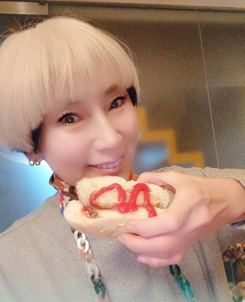 秋野暢子 ガッツリコロッケサンド朝食の画像