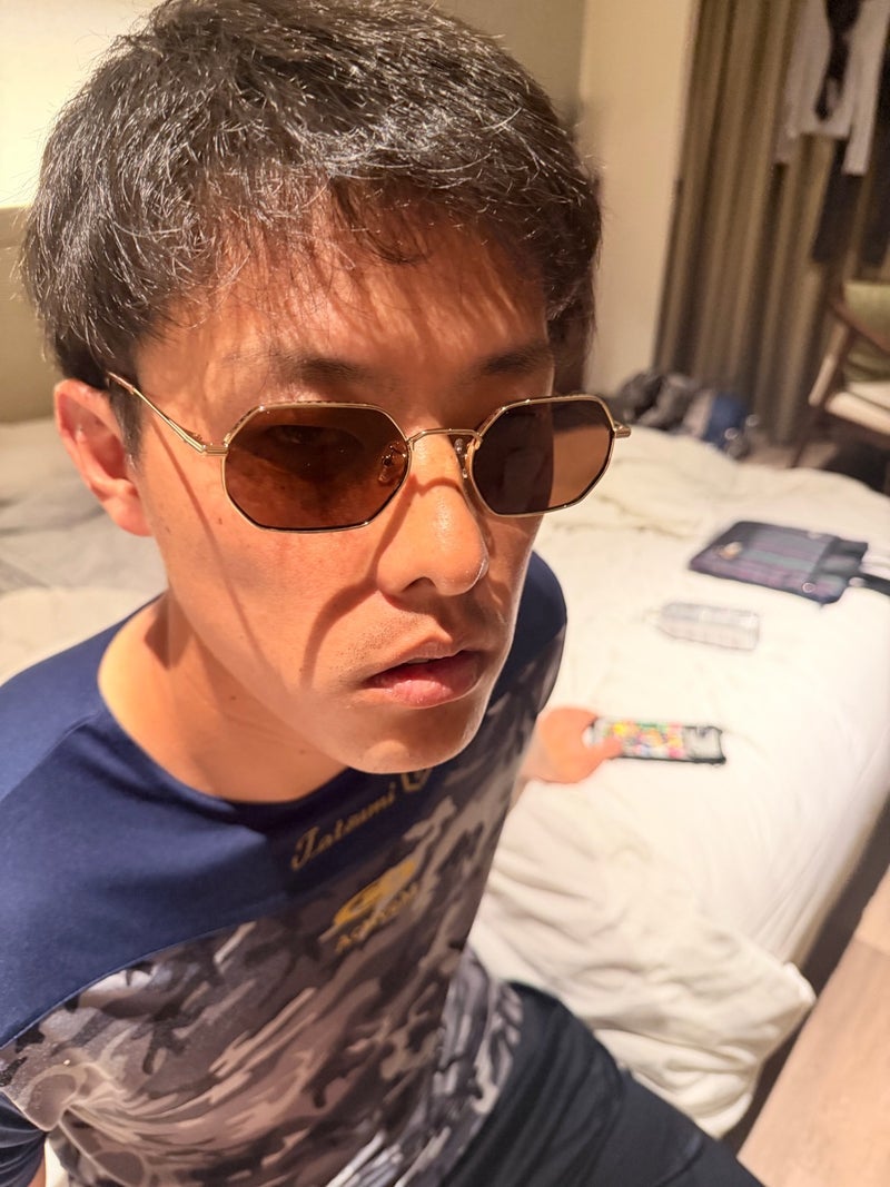 沖縄で発見した似ているサングラスの画像