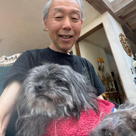 假屋崎 80歳超え元保護犬の愛犬の画像