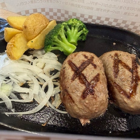 ビーフ100%の肉肉しいハンバーグの画像