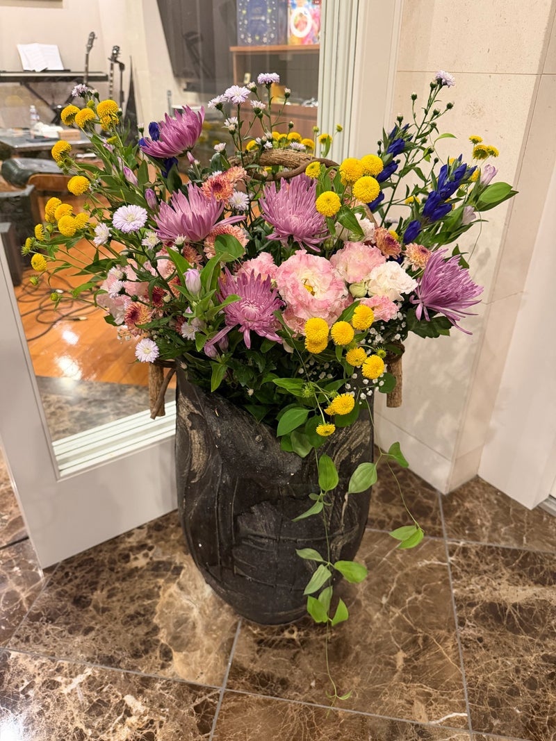 堀ちえみ 素敵なお花と市川さんの画像