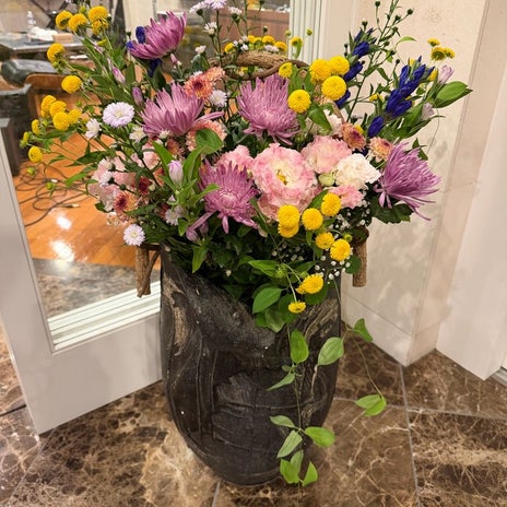 堀ちえみ 素敵なお花と市川さんの画像